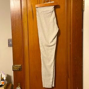 Casual pull-on cropped pant with small polka-dot design